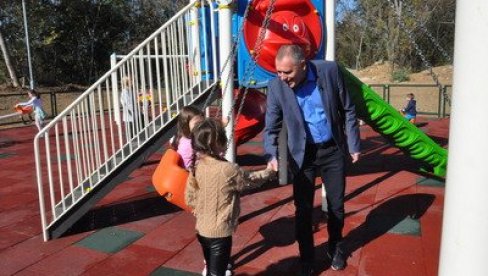 НОВО ИГРАЛИШТЕ: Малишани на Савском венцу добили још један кутак за уживање НОВО ИГРАЛИШТЕ: Малишани на Савском венцу добили још један кутак за уживање