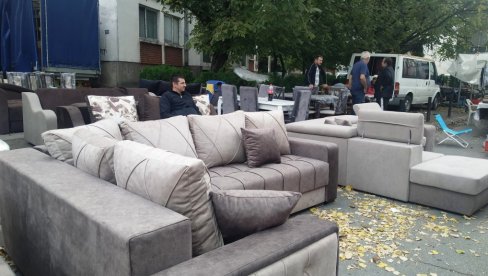 NISU SITNICE VEĆ KRUPNICE: Evo šta se sve moglo pazariti na vašaru u Paraćinu (FOTO) NISU SITNICE VEĆ KRUPNICE: Evo šta se sve moglo pazariti na vašaru u Paraćinu (FOTO)