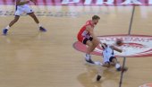 ПАРТИЗАН ПОКРАДЕН У ПИРЕЈУ! Огласио се Мајк Џејмс и долио уље на ватру (ВИДЕО) ПАРТИЗАН ПОКРАДЕН У ПИРЕЈУ! Огласио се Мајк Џејмс и долио уље на ватру (ВИДЕО)
