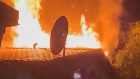 POŽAR U LOKALU NA MIRIJEVU: Na licu mesta vatrogasci (FOTO/VIDEO) POŽAR U LOKALU NA MIRIJEVU: Na licu mesta vatrogasci (FOTO/VIDEO)