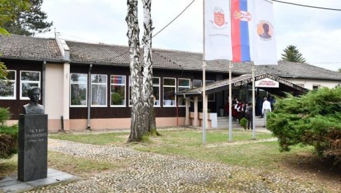 JUBILEJ HRAMA OBRAZOVANJA: OŠ Petar Nikolić u selu Samaila obeležila 130 godina postojanja JUBILEJ HRAMA OBRAZOVANJA: OŠ Petar Nikolić u selu Samaila obeležila 130 godina postojanja