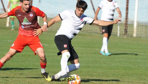 KOMŠIJSKI DERBI JESENI: Fudbaleri Sloge u Kraljevu dočekuju Šumadiju iz Kragujevca KOMŠIJSKI DERBI JESENI: Fudbaleri Sloge u Kraljevu dočekuju Šumadiju iz Kragujevca