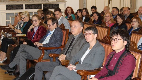 БОЛОЊА ХАБ НА УНИВЕЗИТЕТУ У БЕОГРАДУ: Размена знања о кључним болоњским обавезама БОЛОЊА ХАБ НА УНИВЕЗИТЕТУ У БЕОГРАДУ: Размена знања о кључним болоњским обавезама