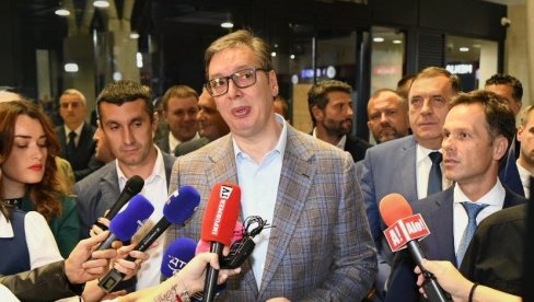 I KADA SU ZLONAMERNI SAMO POMAŽU: Vučić o kritikama - Lako je potcenjivati nečiji rad, a hvaliti se sopstvenim neradom