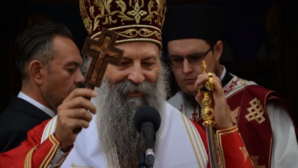 ПОГЛЕДАЈТЕ КАКО ИЗГЛЕДА ДЕЛИЋ МОШТИЈУ КНЕЗА ЛАЗАРА: Патријарх положио малу светињу при освештању храма у ВП дому ПОГЛЕДАЈТЕ КАКО ИЗГЛЕДА ДЕЛИЋ МОШТИЈУ КНЕЗА ЛАЗАРА: Патријарх положио малу светињу при освештању храма у ВП дому