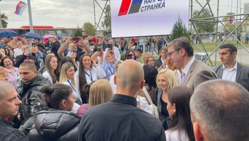 SNS OBELEŽAVA 15 GODINA POSTOJANJA Vučić: Uspećemo da sačuvamo Srbiju, svim srcem boriću se za narod (FOTO/VIDEO)