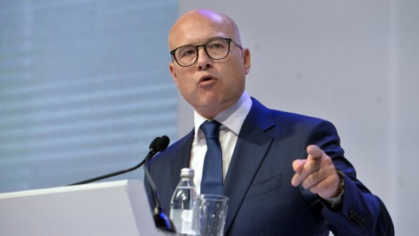 СПРЕМА СЕ НАЈВЕЋА ПРЕВАРА У СРБИЈИ: Вучевић послао хитно упозорење грађанима (ВИДЕО) СПРЕМА СЕ НАЈВЕЋА ПРЕВАРА У СРБИЈИ: Вучевић послао хитно упозорење грађанима (ВИДЕО)