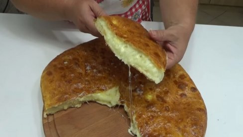 НЕОДОЉИВА КРОМПИР ПИТА-ПОГАЧА: Укусна и кремаста, савршена за вечеру, или доручак, топи се у устима (ВИДЕО) НЕОДОЉИВА КРОМПИР ПИТА-ПОГАЧА: Укусна и кремаста, савршена за вечеру, или доручак, топи се у устима (ВИДЕО)