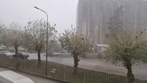 CRVENI METEOALARMI U TRI REGIJE HRVATSKE: Vetar nosio krovove i čupao stabla (VIDEO)