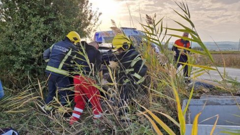 SAOBRAĆAJNA NEZGODA U NEGOTINU: Četvorica povređena u udesu automobila i autobusa (Foto) SAOBRAĆAJNA NEZGODA U NEGOTINU: Četvorica povređena u udesu automobila i autobusa (Foto)