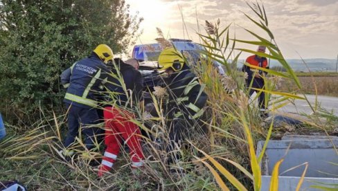 SAOBRAĆAJNA NEZGODA U NEGOTINU: Četvorica povređena u udesu automobila i autobusa (Foto)