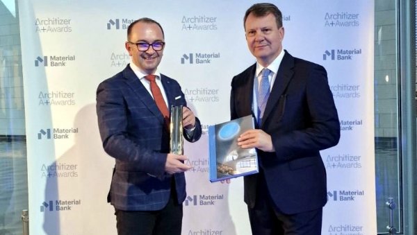 ПРИЗНАЊЕ ПРОЈЕТКУ ОБНОВЕ АЛМАШКОГ КРАЈА: Међународна архитектонска награда за обнову дела Новог Сада, признање уручено у Паризу ПРИЗНАЊЕ ПРОЈЕТКУ ОБНОВЕ АЛМАШКОГ КРАЈА: Међународна архитектонска награда за обнову дела Новог Сада, признање уручено у Паризу