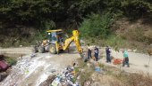 И ТО ЈЕ МОГУЋЕ ДАНАС У СРБИЈИ: Санирали депонију, сада на њој саде дрвеће! (ФОТО/ ВИДЕО) И ТО ЈЕ МОГУЋЕ ДАНАС У СРБИЈИ: Санирали депонију, сада на њој саде дрвеће! (ФОТО/ ВИДЕО)