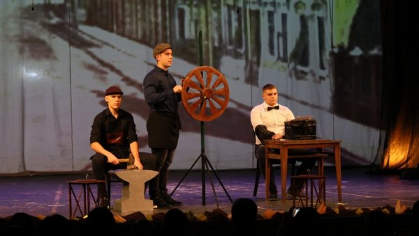 ОПАНЧАРИ И САРАЧИ БИЛИ ТЕМЕЉ РАЗВОЈА Вршчани обележили 200 година од оснивања прве занатске школе ОПАНЧАРИ И САРАЧИ БИЛИ ТЕМЕЉ РАЗВОЈА Вршчани обележили 200 година од оснивања прве занатске школе