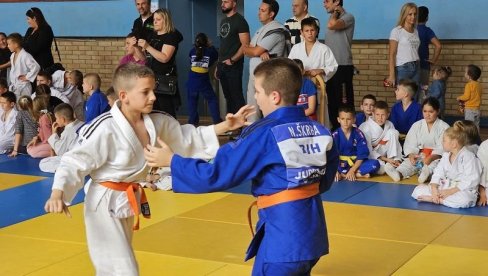 AFIRMIŠU SPORT I ZDRAV NAČIN ŽIVOTA: U Ugljeviku se održava 16. Međunarodni džudo turnir (FOTO) AFIRMIŠU SPORT I ZDRAV NAČIN ŽIVOTA: U Ugljeviku se održava 16. Međunarodni džudo turnir (FOTO)