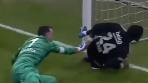 AU, ŠTA JE URADIO GOLMAN GALATASARAJA! O ovom potezu priča ceo svet (VIDEO) AU, ŠTA JE URADIO GOLMAN GALATASARAJA! O ovom potezu priča ceo svet (VIDEO)