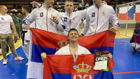 SRBIJA SJAJNA NA KUPU U BUDIMPEŠTI: Karatisti osvojili 37 medalja, čak 15 dolazi u Kruševac (FOTO, VIDEO) SRBIJA SJAJNA NA KUPU U BUDIMPEŠTI: Karatisti osvojili 37 medalja, čak 15 dolazi u Kruševac (FOTO, VIDEO)