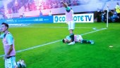 HAOS! PREKINUT DERBI OLIMPIJAKOS - PANATINAIKOS: Navijači povredili igrača, ostali odmah napustili teren (FOTO) HAOS! PREKINUT DERBI OLIMPIJAKOS - PANATINAIKOS: Navijači povredili igrača, ostali odmah napustili teren (FOTO)