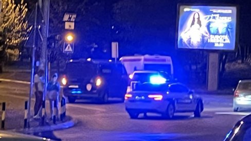ZAVRŠENA DRAMA NA AUTOKOMANDI: Predao se muškarac koji je pretio da će se ubiti (FOTO/VIDEO) ZAVRŠENA DRAMA NA AUTOKOMANDI: Predao se muškarac koji je pretio da će se ubiti (FOTO/VIDEO)