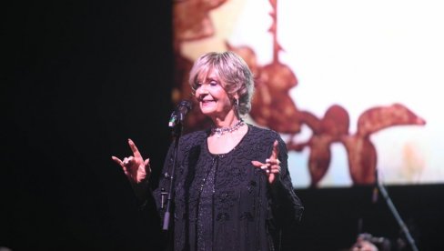 MOJI PUTIĆI: Lepa Lukić održala završni solistički koncert u karijeri (FOTO) MOJI PUTIĆI: Lepa Lukić održala završni solistički koncert u karijeri (FOTO)