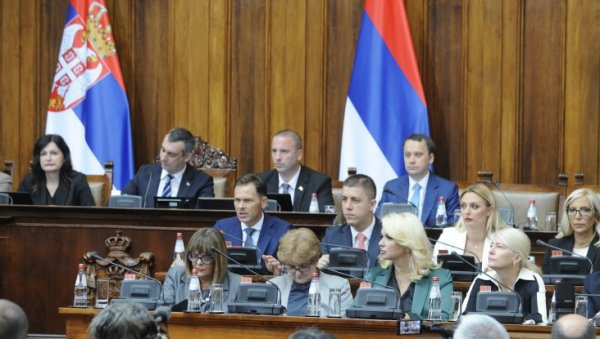 МИНИСТАР МАЛИ ОДГОВОРИО ЗЕЛЕНОВИЋУ: Научите мало разлику између номиналног и реалног, али вама то није важно док је Ђилас ту МИНИСТАР МАЛИ ОДГОВОРИО ЗЕЛЕНОВИЋУ: Научите мало разлику између номиналног и реалног, али вама то није важно док је Ђилас ту