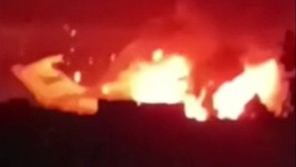 ЗАПАЛИО СЕ РУСКИ АВИОН ДОК ЈЕ ПОЛЕТАО: За само пар тренутака претворио се у огромну ватрену куглу (ВИДЕО) ЗАПАЛИО СЕ РУСКИ АВИОН ДОК ЈЕ ПОЛЕТАО: За само пар тренутака претворио се у огромну ватрену куглу (ВИДЕО)