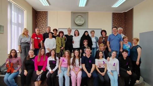 NACIONALNI DAN BORBE PROTIV RAKA DOJKE: Gimnazijalci igraju predstavu „Ispovesti“ NACIONALNI DAN BORBE PROTIV RAKA DOJKE: Gimnazijalci igraju predstavu „Ispovesti“