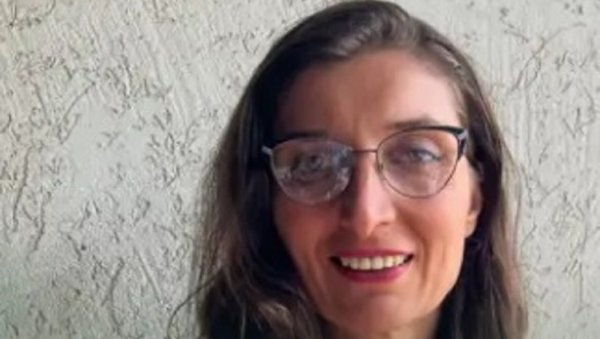 ИВАНИ ЈЕ ПРВО ТРНУЛА ЛЕВА СТРАНА ТЕЛА, А ОНДА ЈОЈ ЈЕ ОСЛАБИО ВИД: Стигла је страшна дијагноза, али има наде (ФОТО) ИВАНИ ЈЕ ПРВО ТРНУЛА ЛЕВА СТРАНА ТЕЛА, А ОНДА ЈОЈ ЈЕ ОСЛАБИО ВИД: Стигла је страшна дијагноза, али има наде (ФОТО)