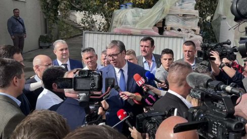 МАМОГРАФ СТИЖЕ У БАБУШНИЦУ Вучић поручује: Снажно ојачавамо здравство МАМОГРАФ СТИЖЕ У БАБУШНИЦУ Вучић поручује: Снажно ојачавамо здравство