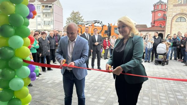 ВИШЕ НЕМА ЛИСТЕ ЧЕКАЊА: У Бачкој Паланци отворен највећи вртић у том граду, места за 200 малишана ВИШЕ НЕМА ЛИСТЕ ЧЕКАЊА: У Бачкој Паланци отворен највећи вртић у том граду, места за 200 малишана