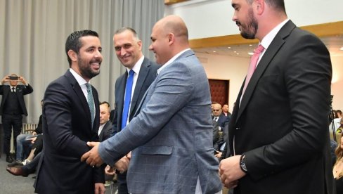 МОМИРОВИЋ: Важно је да Србија и Црна Гора наставе да раде на даљем унапређењу економске сарадње МОМИРОВИЋ: Важно је да Србија и Црна Гора наставе да раде на даљем унапређењу економске сарадње