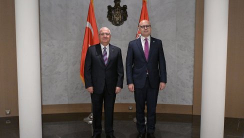 VUČEVIĆ NA SASTANKU SA GULEROM: Ministar odbrane Turske doputovao u zvaničnu posetu Srbiji