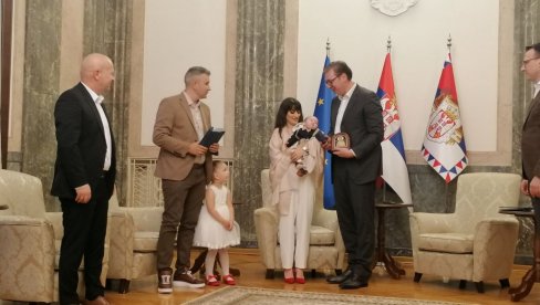 VUČIĆ: Na KiM veći natalitet nego u ostatku Srbije - U porodilištu u Pasjanu je rođeno sada već 1.045 dece VUČIĆ: Na KiM veći natalitet nego u ostatku Srbije - U porodilištu u Pasjanu je rođeno sada već 1.045 dece