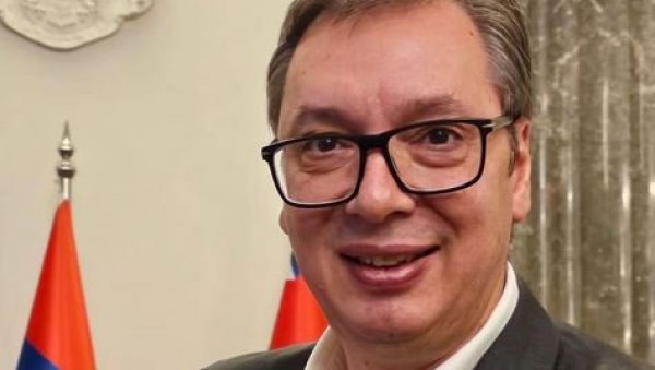 ОВО ЈЕ МОЈЕ КУМЧЕ Вучић објавио фотографију са маленим Лазаром: Данас сам га први пут видео и пресрећан сам (ФОТО) ОВО ЈЕ МОЈЕ КУМЧЕ Вучић објавио фотографију са маленим Лазаром: Данас сам га први пут видео и пресрећан сам (ФОТО)