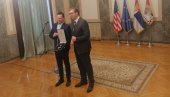 ВУЧИЋ УРУЧИО ОРДЕН ГРЕНЕЛУ: Истински пријатељ, допринео миру и стабилности у региону (ВИДЕО) ВУЧИЋ УРУЧИО ОРДЕН ГРЕНЕЛУ: Истински пријатељ, допринео миру и стабилности у региону (ВИДЕО)
