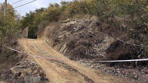 GRADE ŽIVOT NA KOSTIMA MRTVIH SRBA: Jeziv potez Albanaca - prekopavaju groblja u Mitrovici GRADE ŽIVOT NA KOSTIMA MRTVIH SRBA: Jeziv potez Albanaca - prekopavaju groblja u Mitrovici