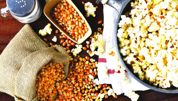 ГРИЦКАЈТЕ КОКИЦЕ И - ЧУВАЈТЕ ПЛУЋА: Кукуруз је ризница витамина Б, антиоксиданаса и влакана ГРИЦКАЈТЕ КОКИЦЕ И - ЧУВАЈТЕ ПЛУЋА: Кукуруз је ризница витамина Б, антиоксиданаса и влакана