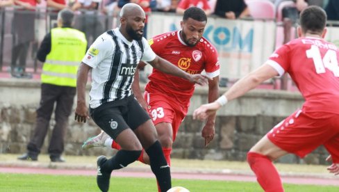UBEDLJIVI CRNO-BELI: Partizan stigao do 10. trijumfa u nizu i osamio se na vrhu tabele! (VIDEO) UBEDLJIVI CRNO-BELI: Partizan stigao do 10. trijumfa u nizu i osamio se na vrhu tabele! (VIDEO)