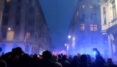 LAJPCIG OVO NE PAMTI: Delije krenule na utakmicu Lige šampiona, a onda.... (VIDEO) LAJPCIG OVO NE PAMTI: Delije krenule na utakmicu Lige šampiona, a onda.... (VIDEO)