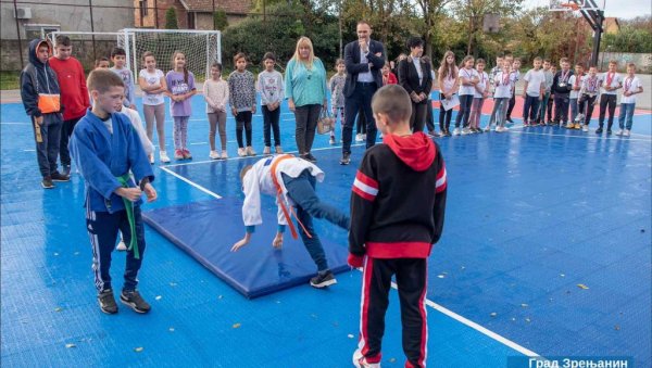 СПОРТСКИ ТЕРЕН У МЕЛЕНЦИМА: Други циклус активности “Да нам села буду ближа” (ФОТО) СПОРТСКИ ТЕРЕН У МЕЛЕНЦИМА: Други циклус активности “Да нам села буду ближа” (ФОТО)