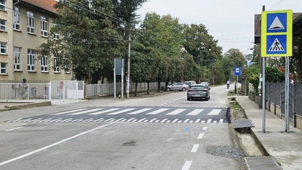 ПЕТРОВАЦ НА МЛАВИ: Постављена нова саобраћајна сигнализација у зонама школа ПЕТРОВАЦ НА МЛАВИ: Постављена нова саобраћајна сигнализација у зонама школа