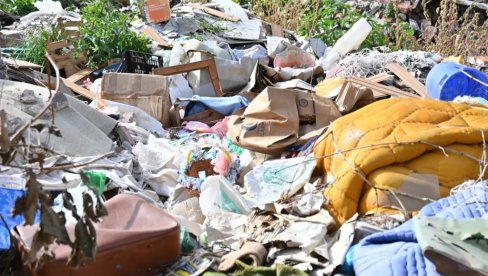 ČIŠĆENJE DIVLJIH DEPONIJA: Opština Svilajnac redovno uklanja divlja smetlišta (FOTO) ČIŠĆENJE DIVLJIH DEPONIJA: Opština Svilajnac redovno uklanja divlja smetlišta (FOTO)