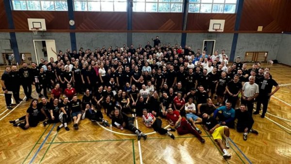 НАЈВЕЋИ СЕМИНАР СРПСКОГ ФОЛКЛОРА: Фолклорна едукација у Бечу, на скупу 270 полазника (ФОТО) НАЈВЕЋИ СЕМИНАР СРПСКОГ ФОЛКЛОРА: Фолклорна едукација у Бечу, на скупу 270 полазника (ФОТО)