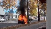 ДРАМАТИЧНИ ПРИЗОРИ У КРАГУЈЕВЦУ: Дим куља у небо, аутомобил гута ватрена буктиња (ВИДЕО) ДРАМАТИЧНИ ПРИЗОРИ У КРАГУЈЕВЦУ: Дим куља у небо, аутомобил гута ватрена буктиња (ВИДЕО)