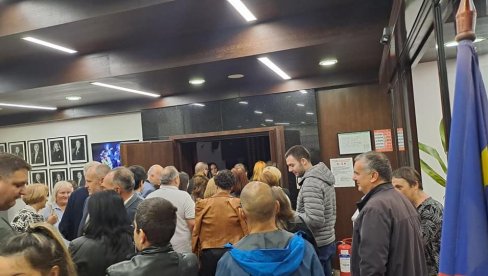 БОРИНИ ПОЗОРИШНИ ДАНИ: Вечерас на репертоару представа театра из Загреба БОРИНИ ПОЗОРИШНИ ДАНИ: Вечерас на репертоару представа театра из Загреба