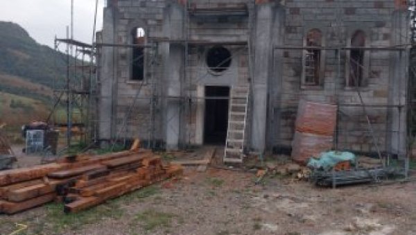 СВИ СЕ МОЛИМО ЈЕДНОМ БОГУ: Срби и Бошњаци из Гоња о цркви коју заједно граде СВИ СЕ МОЛИМО ЈЕДНОМ БОГУ: Срби и Бошњаци из Гоња о цркви коју заједно граде