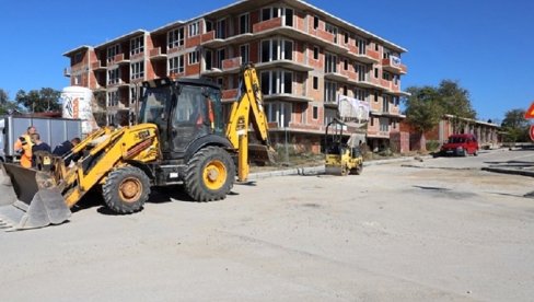 RADOVI U VELIKOM GRADIŠTU: Obnavljaju puteve na više lokacija RADOVI U VELIKOM GRADIŠTU: Obnavljaju puteve na više lokacija