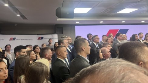 SNS SLAVI SVETU PETKU: Prisustvuje i predsednik Vučić (FOTO/ VIDEO) SNS SLAVI SVETU PETKU: Prisustvuje i predsednik Vučić (FOTO/ VIDEO)