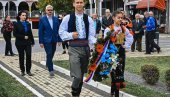 POLOŽENI VENCI NA NA SPOMENIK MARE RESAVKINJE: Obeleženo 105. godina OD oslobođenja Svilajnca u Prvom svetskom ratu (FOTO)