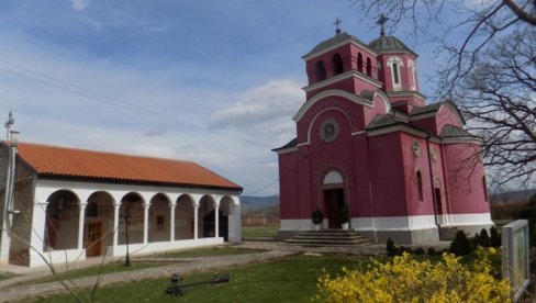 ČUDOTVORNA CRKVA NA KRAJU SELA: Hram u Kumarevu duže od dva veka stecište je naroda iz cele Srbije (FOTO) ČUDOTVORNA CRKVA NA KRAJU SELA: Hram u Kumarevu duže od dva veka stecište je naroda iz cele Srbije (FOTO)